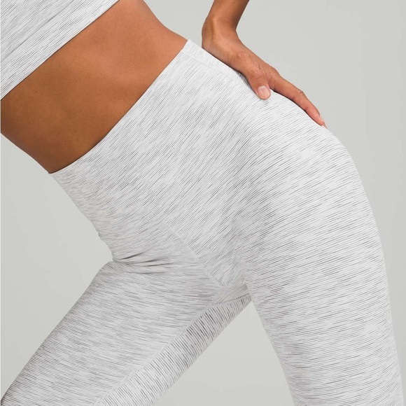 Lululemon Wunder Under High-Rise Crop 23" *Full-On Luxtreme Leggings - Picture 4 of 10